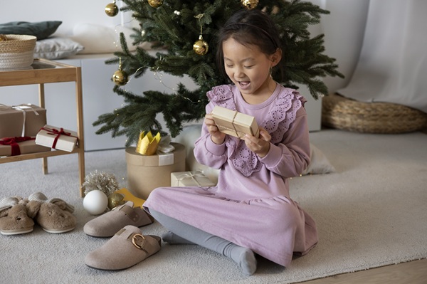 Mommies Daily – Ide Kado Natal Sesuai Usia Mulai dari Bayi hingga Anak Remaja